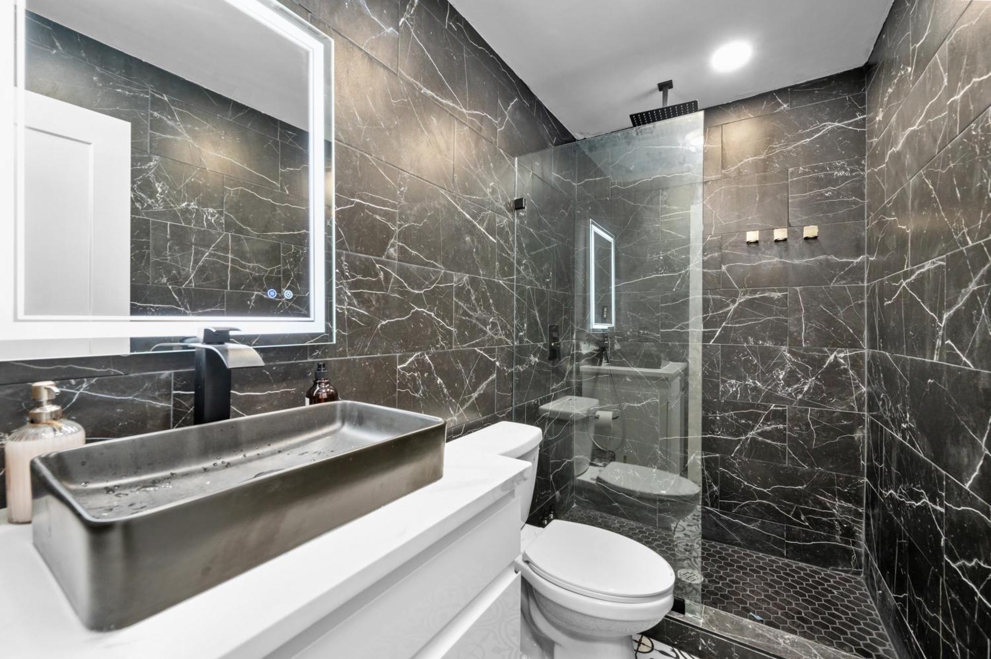 Comfortable 2Br Uptown Escape With Free Park Houston Eksteriør billede
